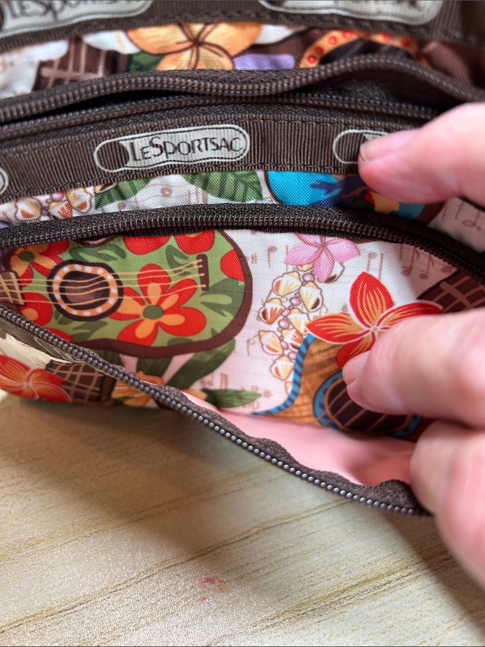 LeSportsac “Mele Ukulele” Print Triple-Zip Cosmetic Pouch Retired in ExCond - Picture 4 of 8